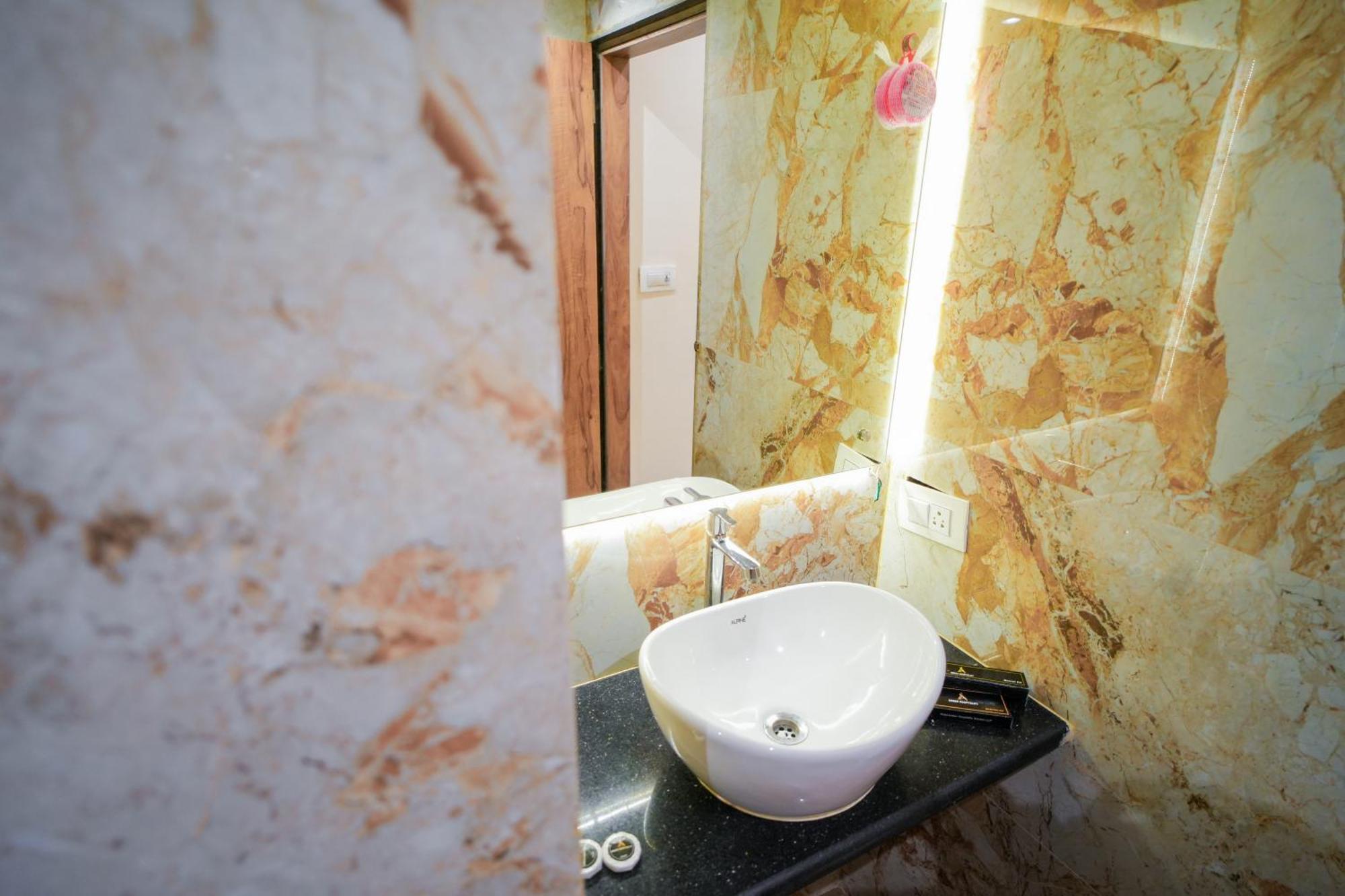 Hotel Skylink Hospitality Mahalaxmi Mumbai  Buitenkant foto