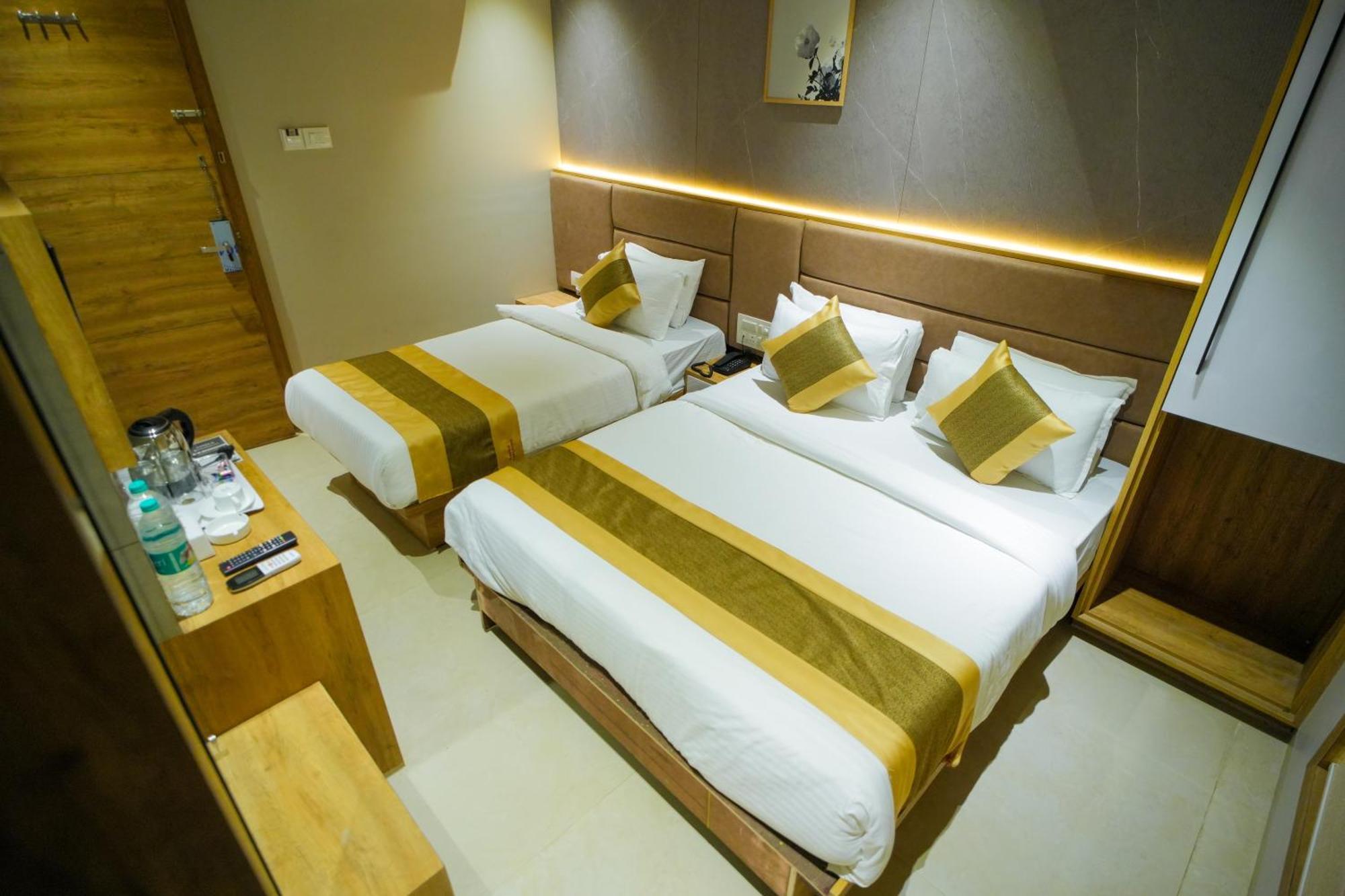 Hotel Skylink Hospitality Mahalaxmi Mumbai  Buitenkant foto