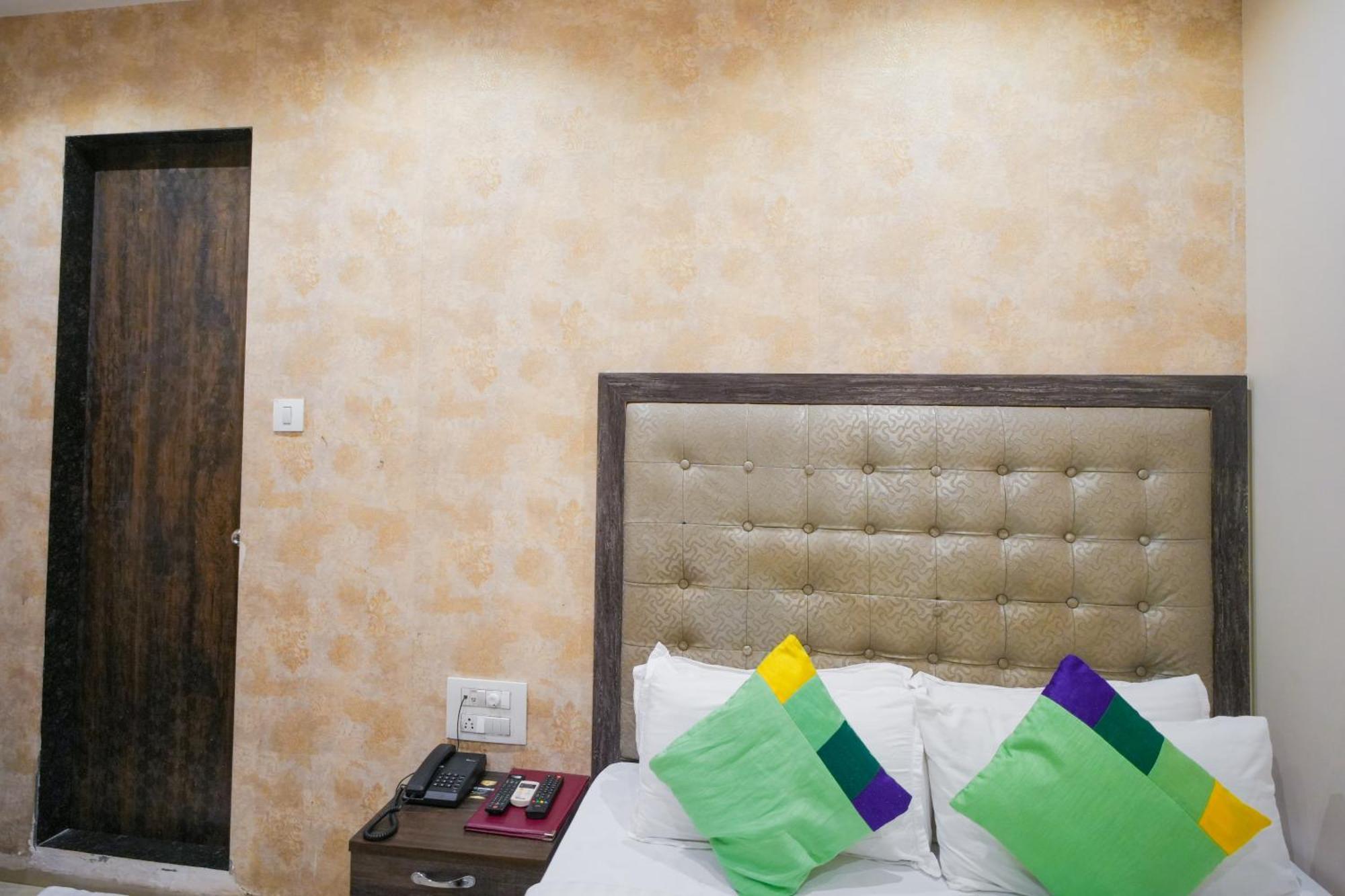 Hotel Skylink Hospitality Mahalaxmi Mumbai  Buitenkant foto