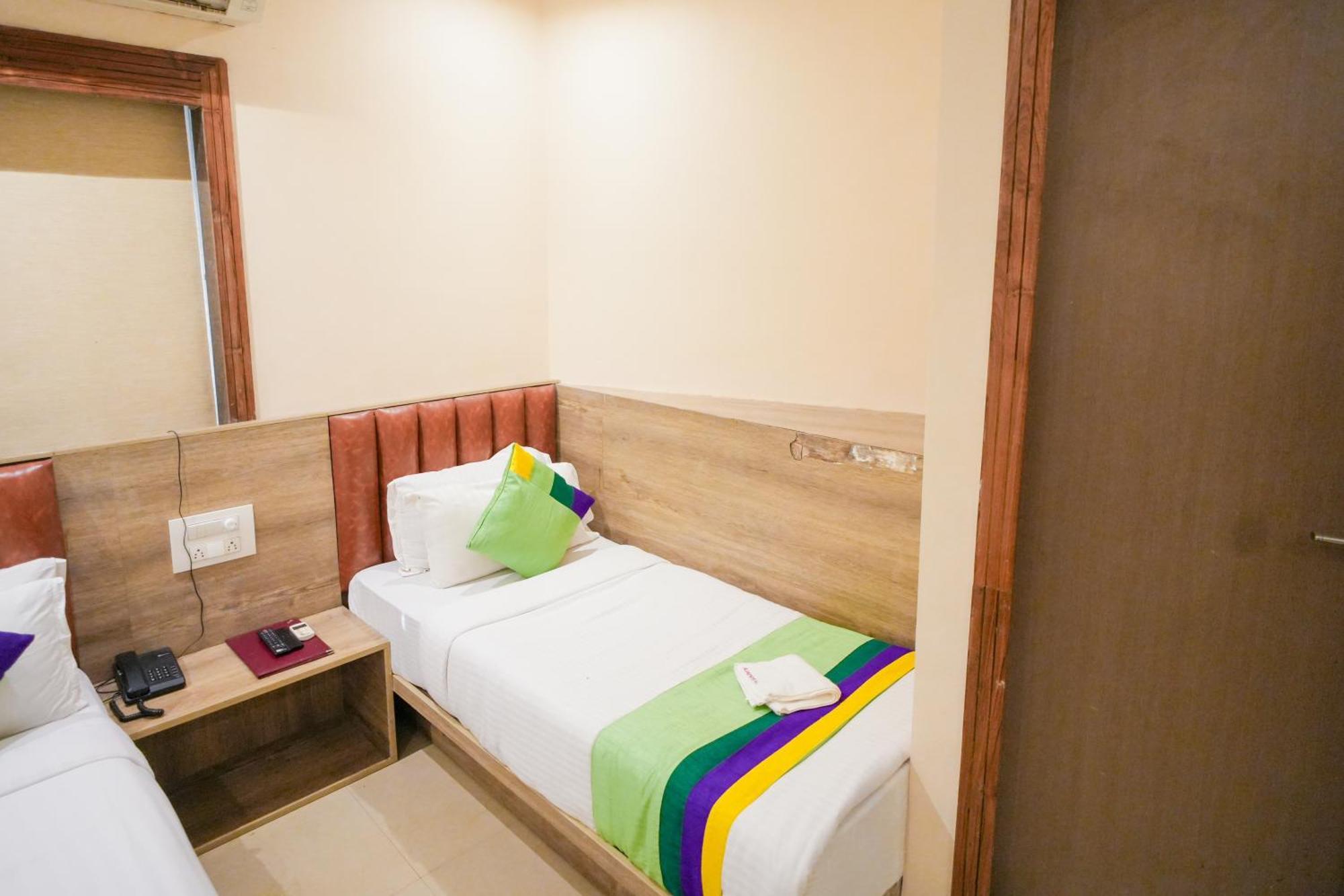Hotel Skylink Hospitality Mahalaxmi Mumbai  Buitenkant foto