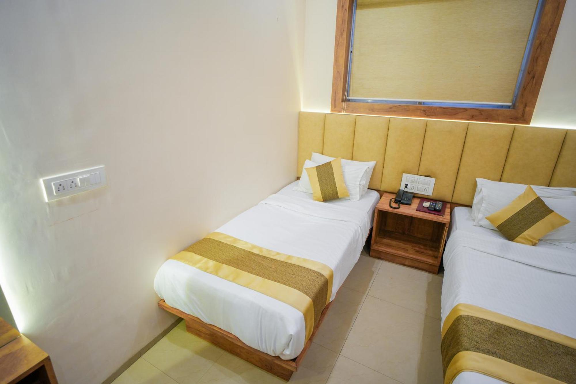 Hotel Skylink Hospitality Mahalaxmi Mumbai  Buitenkant foto