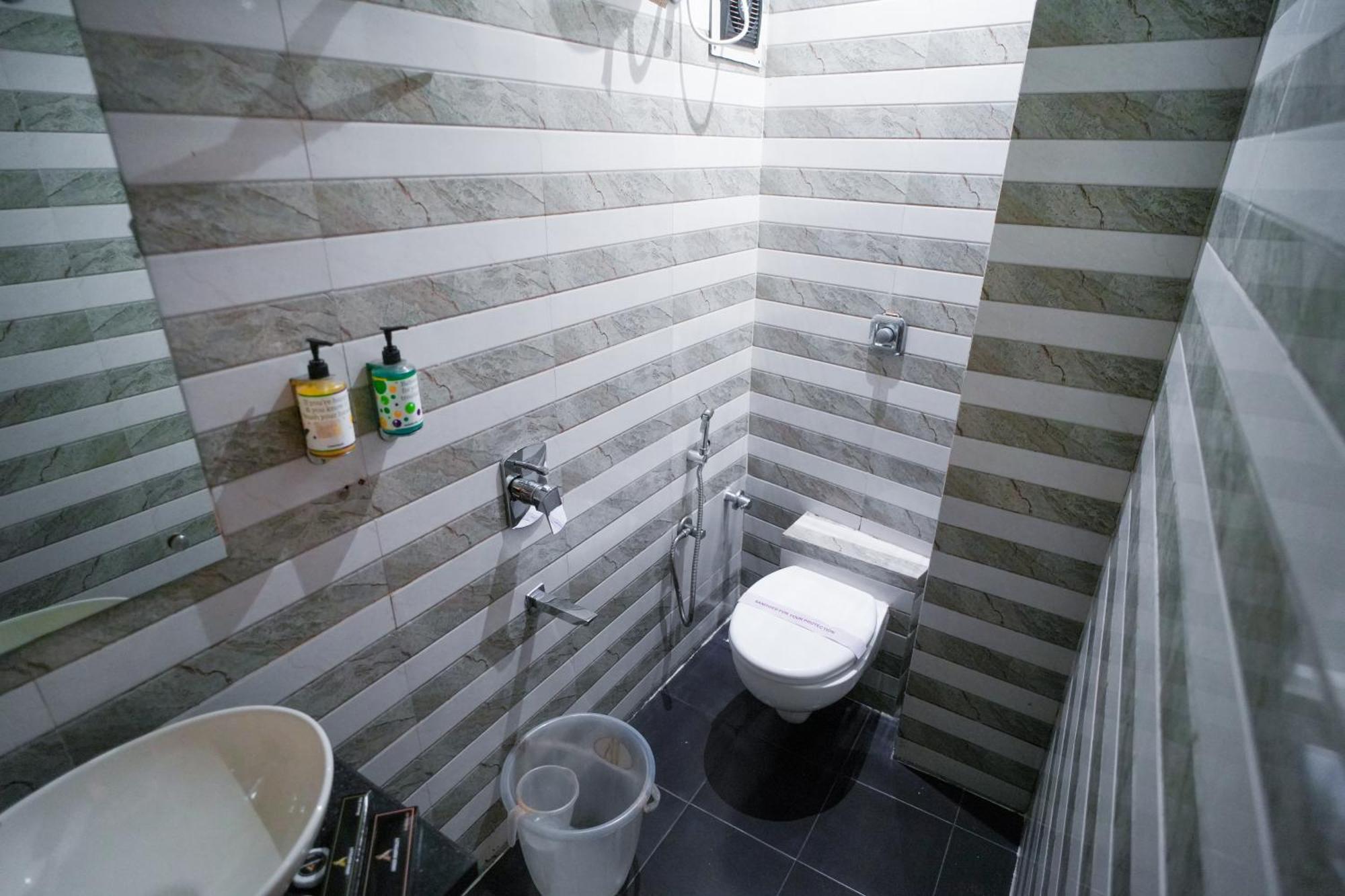 Hotel Skylink Hospitality Mahalaxmi Mumbai  Buitenkant foto