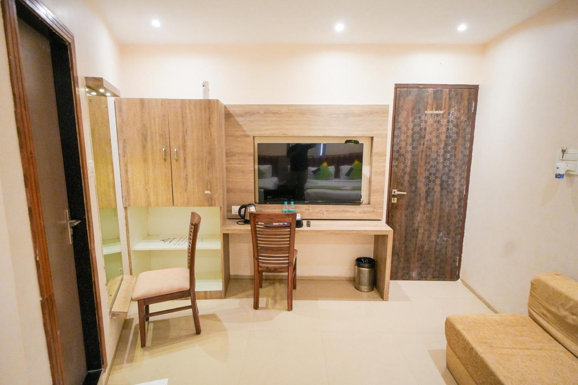 Hotel Skylink Hospitality Mahalaxmi Mumbai  Buitenkant foto