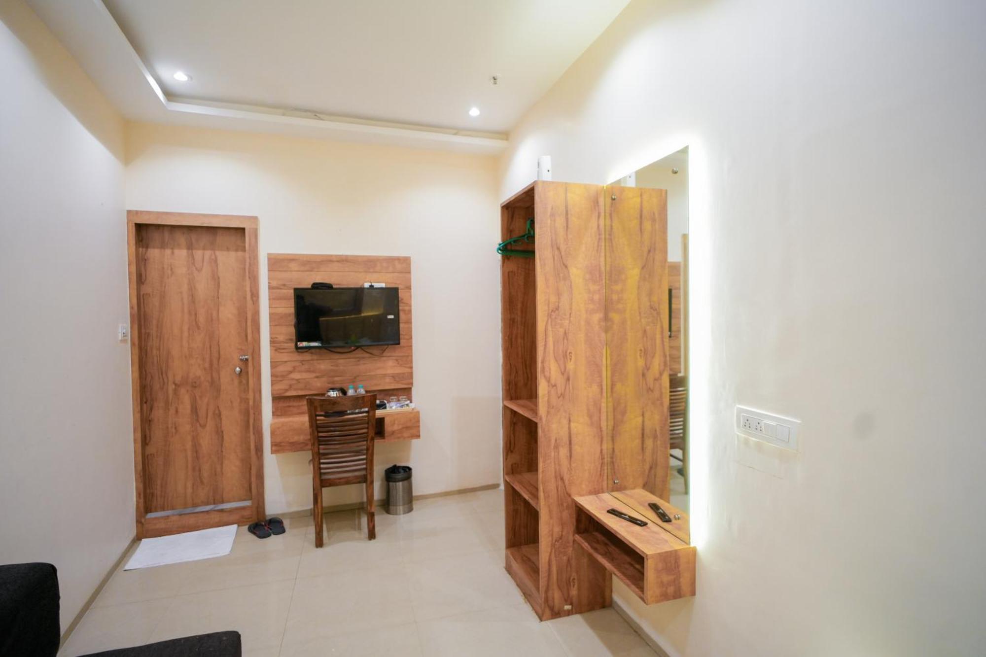Hotel Skylink Hospitality Mahalaxmi Mumbai  Buitenkant foto