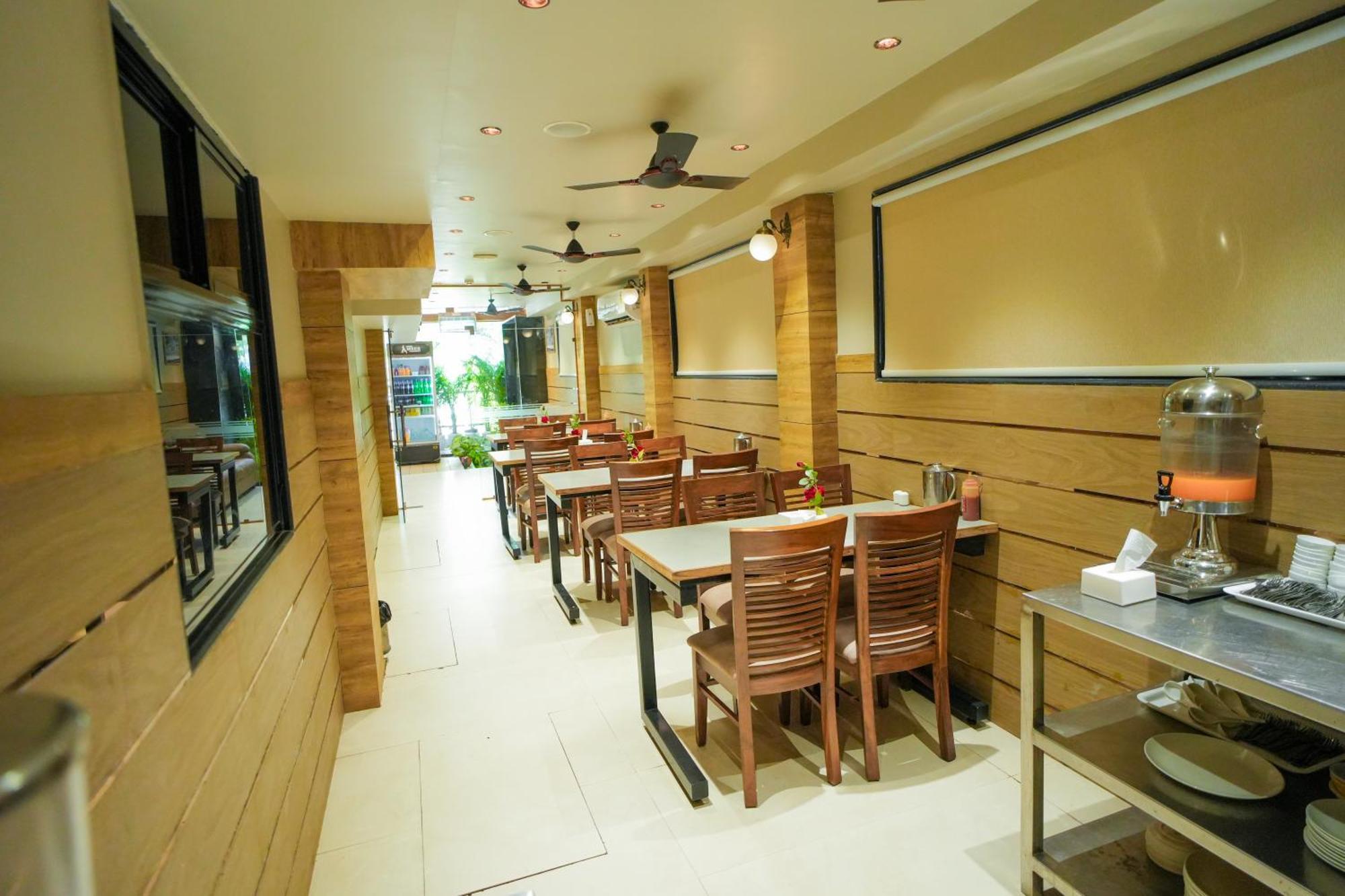 Hotel Skylink Hospitality Mahalaxmi Mumbai  Buitenkant foto