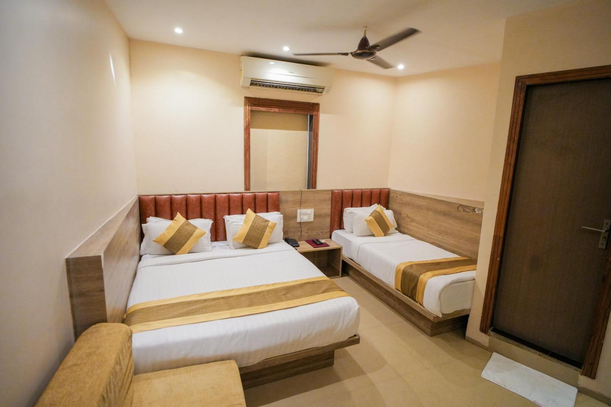 Hotel Skylink Hospitality Mahalaxmi Mumbai  Buitenkant foto
