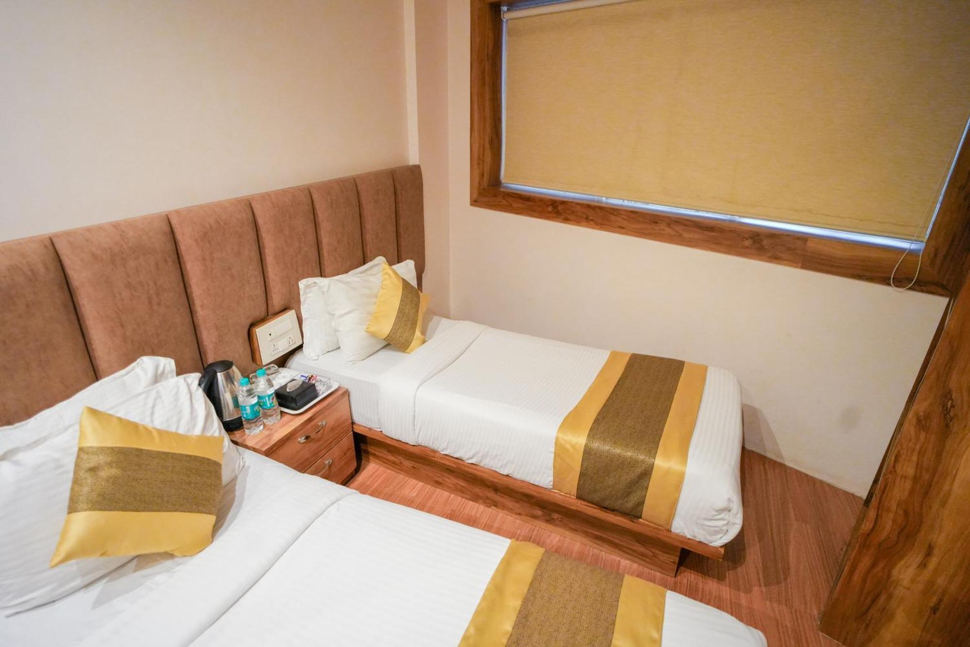 Hotel Skylink Hospitality Mahalaxmi Mumbai  Buitenkant foto