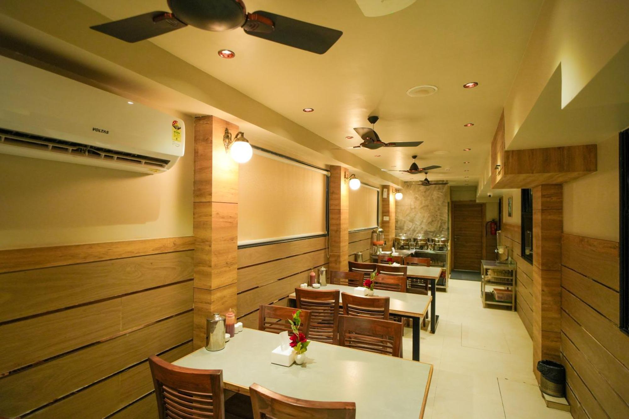 Hotel Skylink Hospitality Mahalaxmi Mumbai  Buitenkant foto