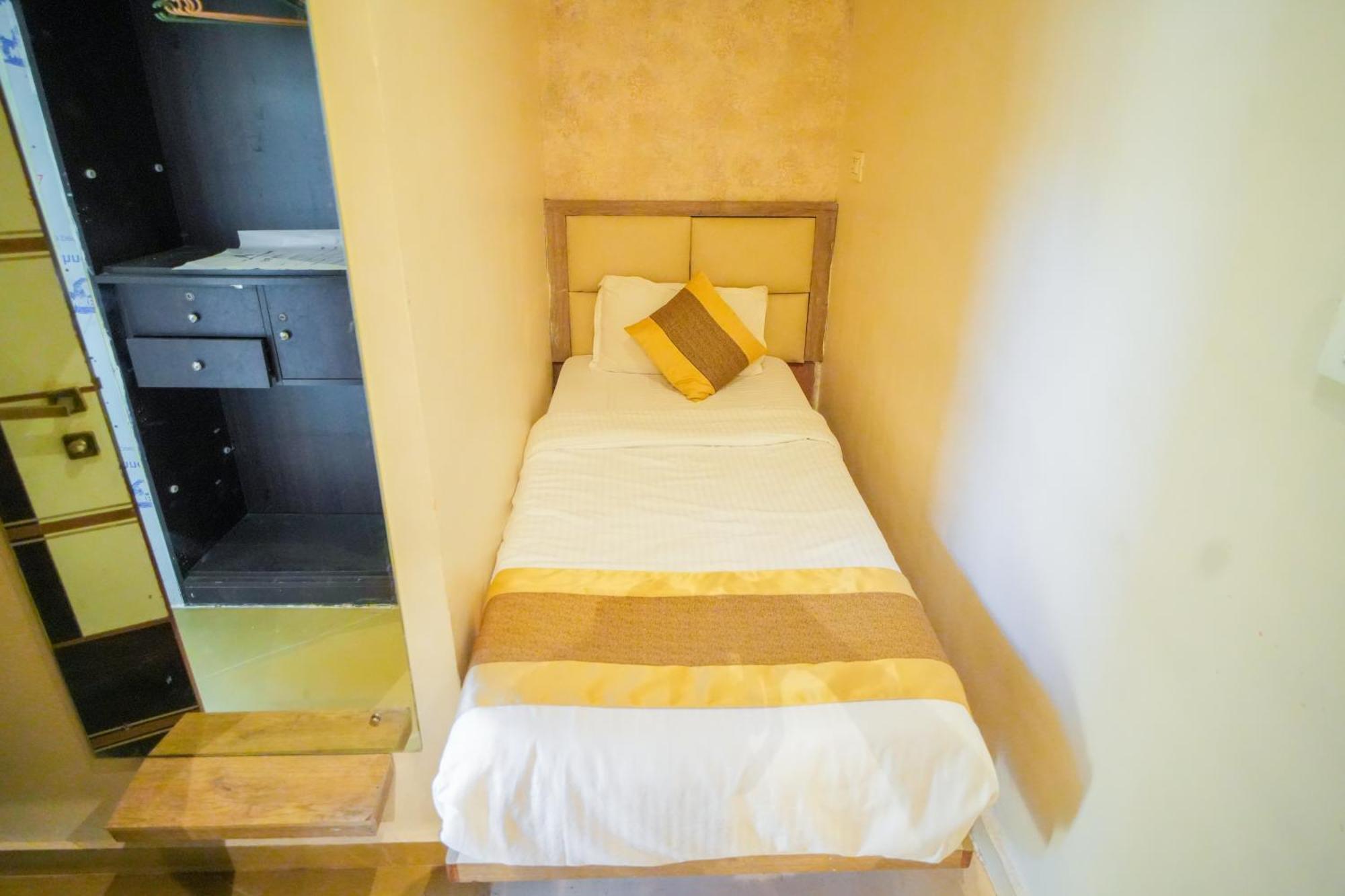 Hotel Skylink Hospitality Mahalaxmi Mumbai  Buitenkant foto