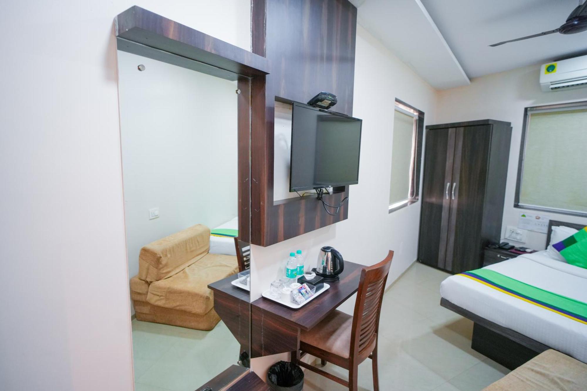 Hotel Skylink Hospitality Mahalaxmi Mumbai  Buitenkant foto