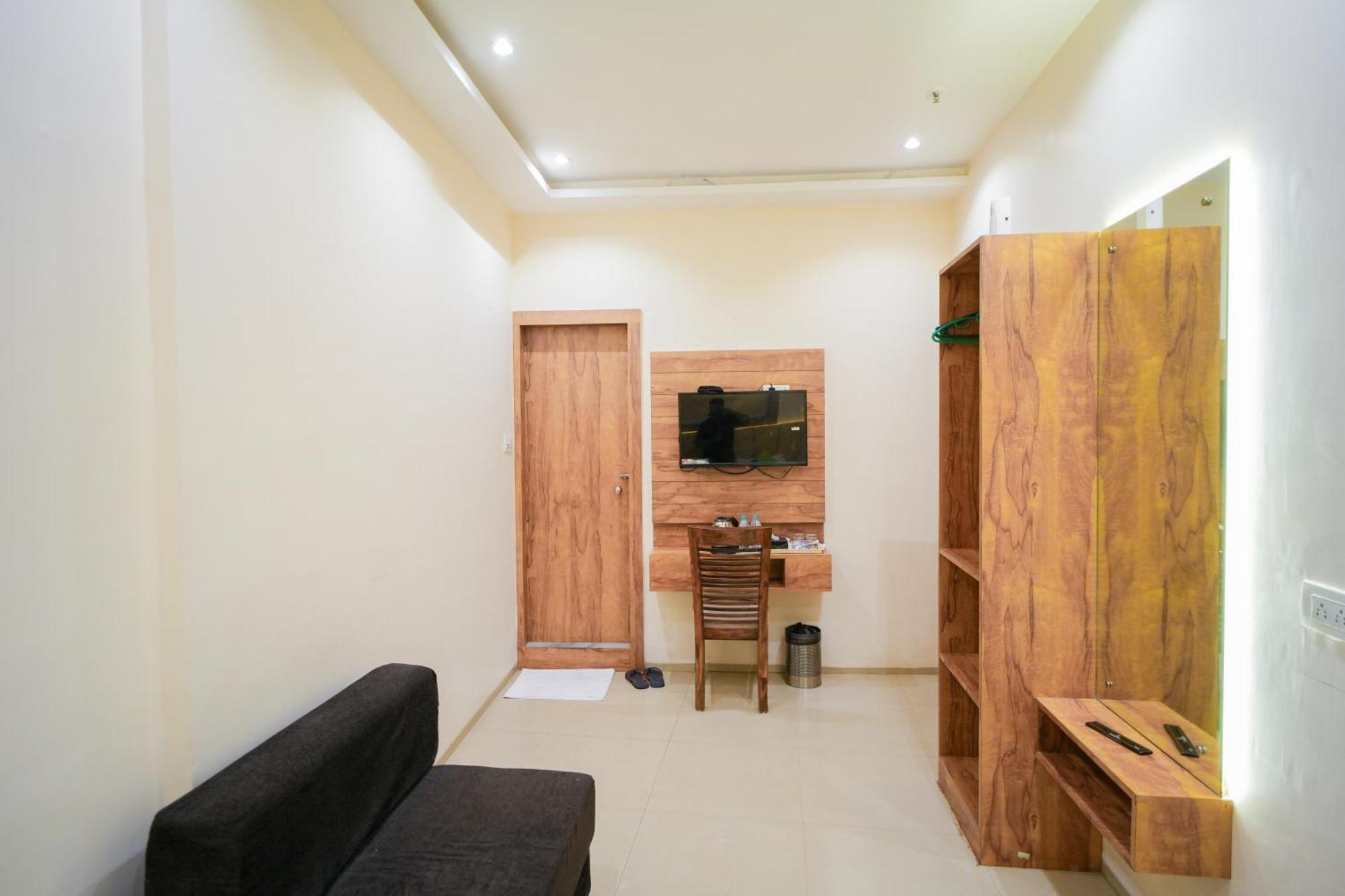Hotel Skylink Hospitality Mahalaxmi Mumbai  Buitenkant foto