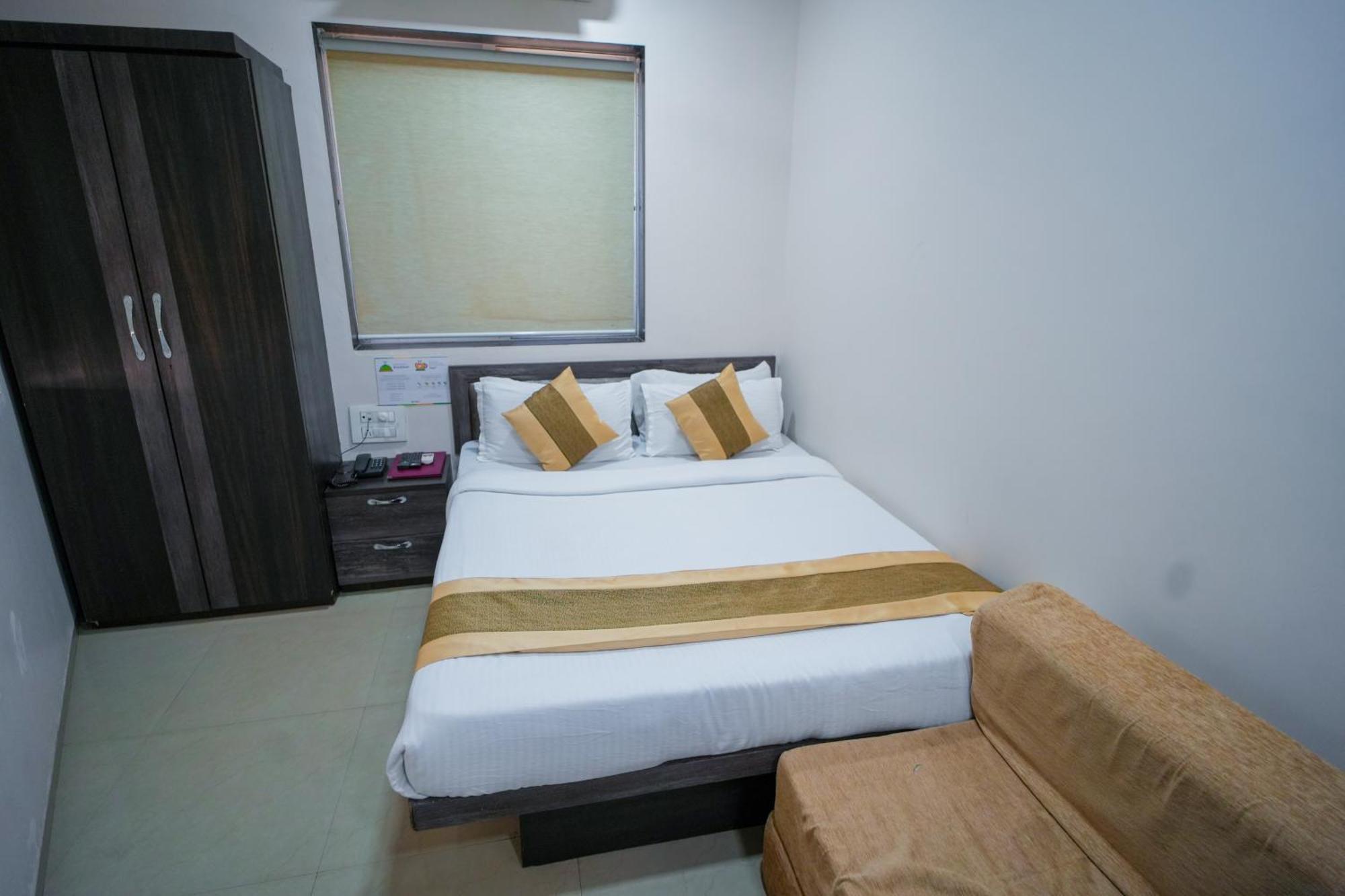 Hotel Skylink Hospitality Mahalaxmi Mumbai  Buitenkant foto