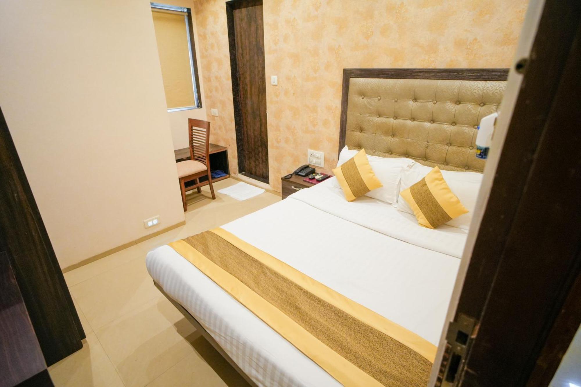 Hotel Skylink Hospitality Mahalaxmi Mumbai  Buitenkant foto
