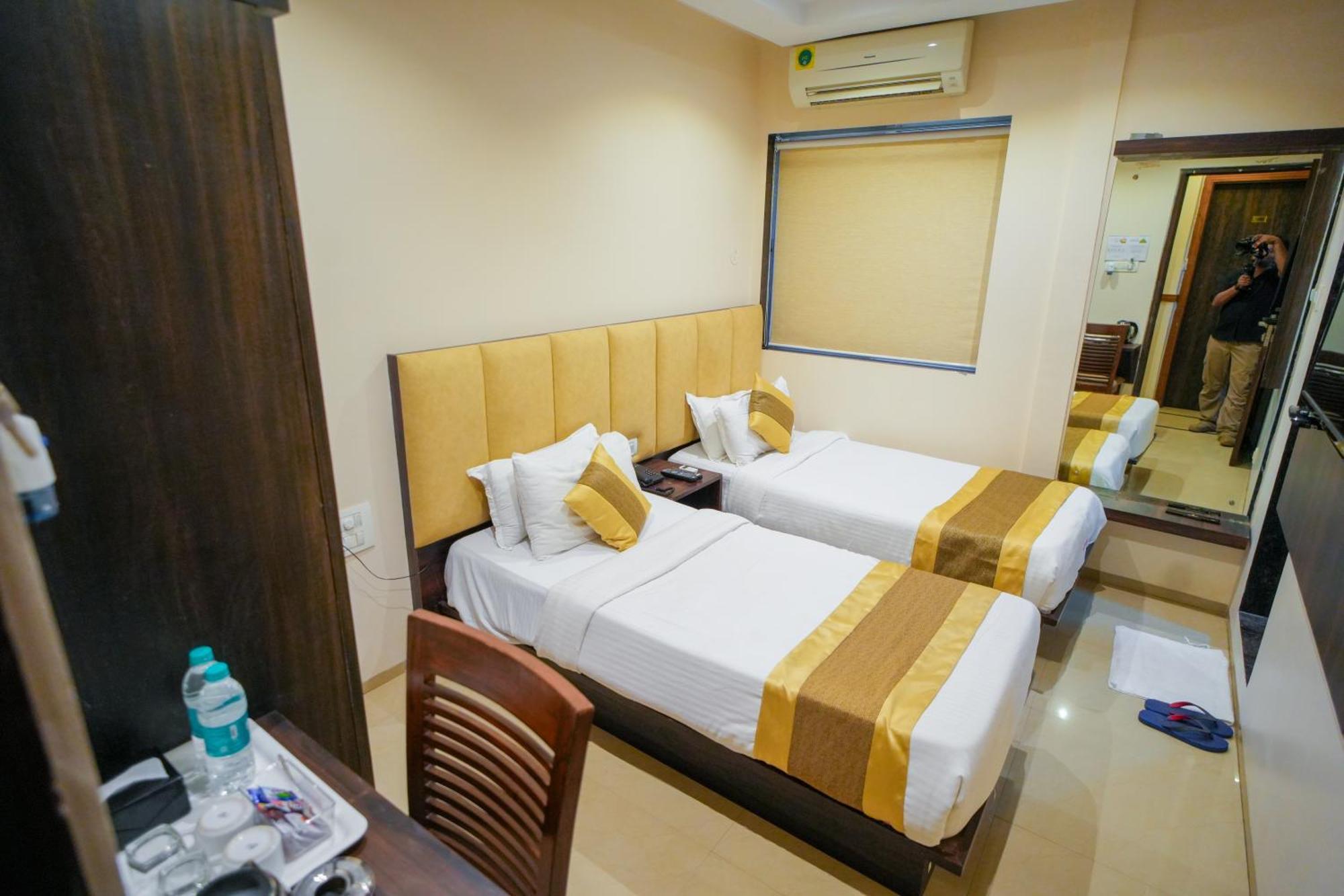 Hotel Skylink Hospitality Mahalaxmi Mumbai  Buitenkant foto