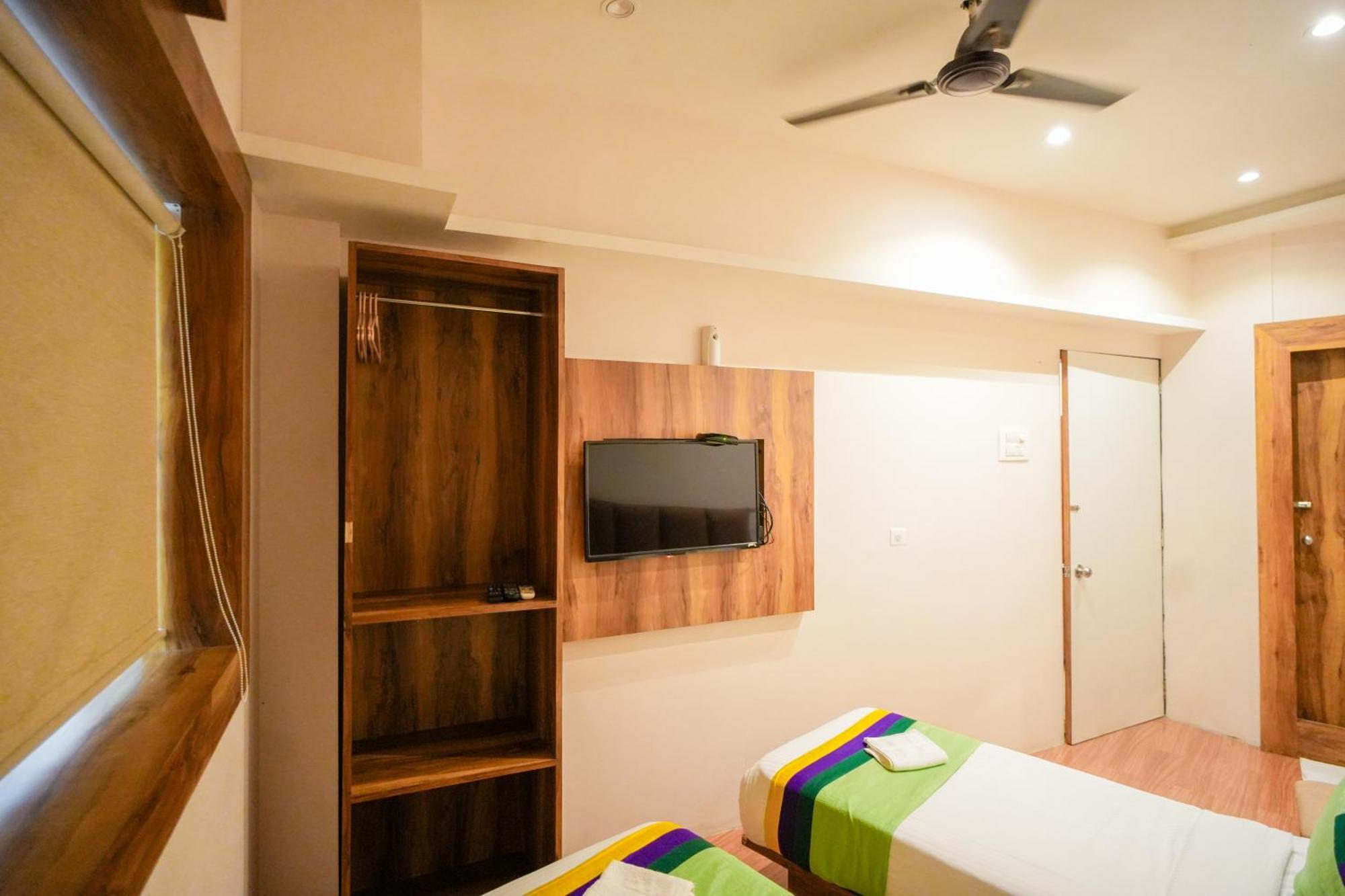Hotel Skylink Hospitality Mahalaxmi Mumbai  Buitenkant foto