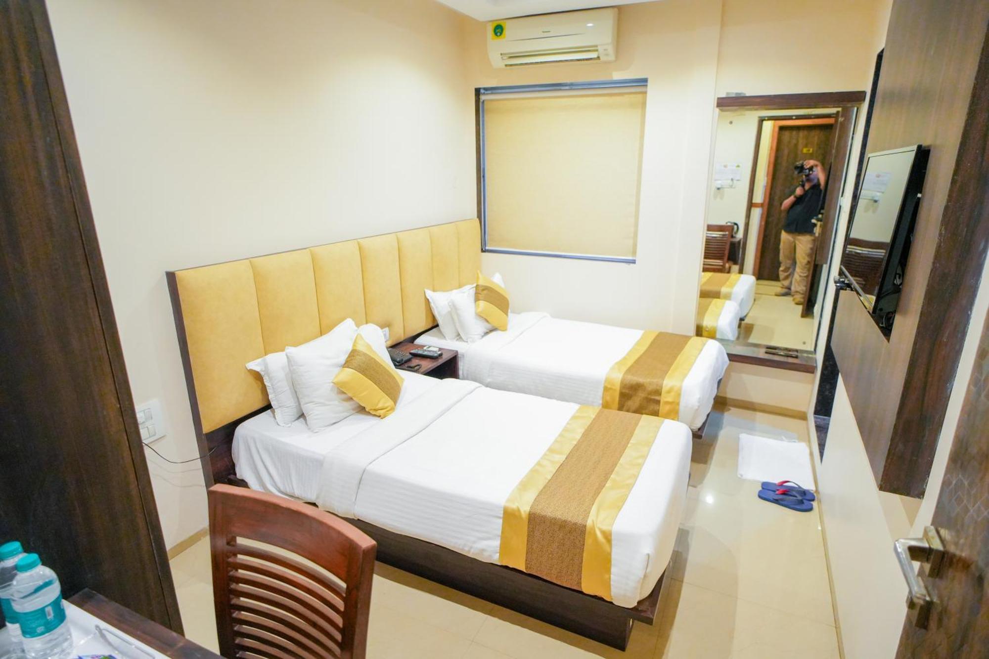 Hotel Skylink Hospitality Mahalaxmi Mumbai  Buitenkant foto