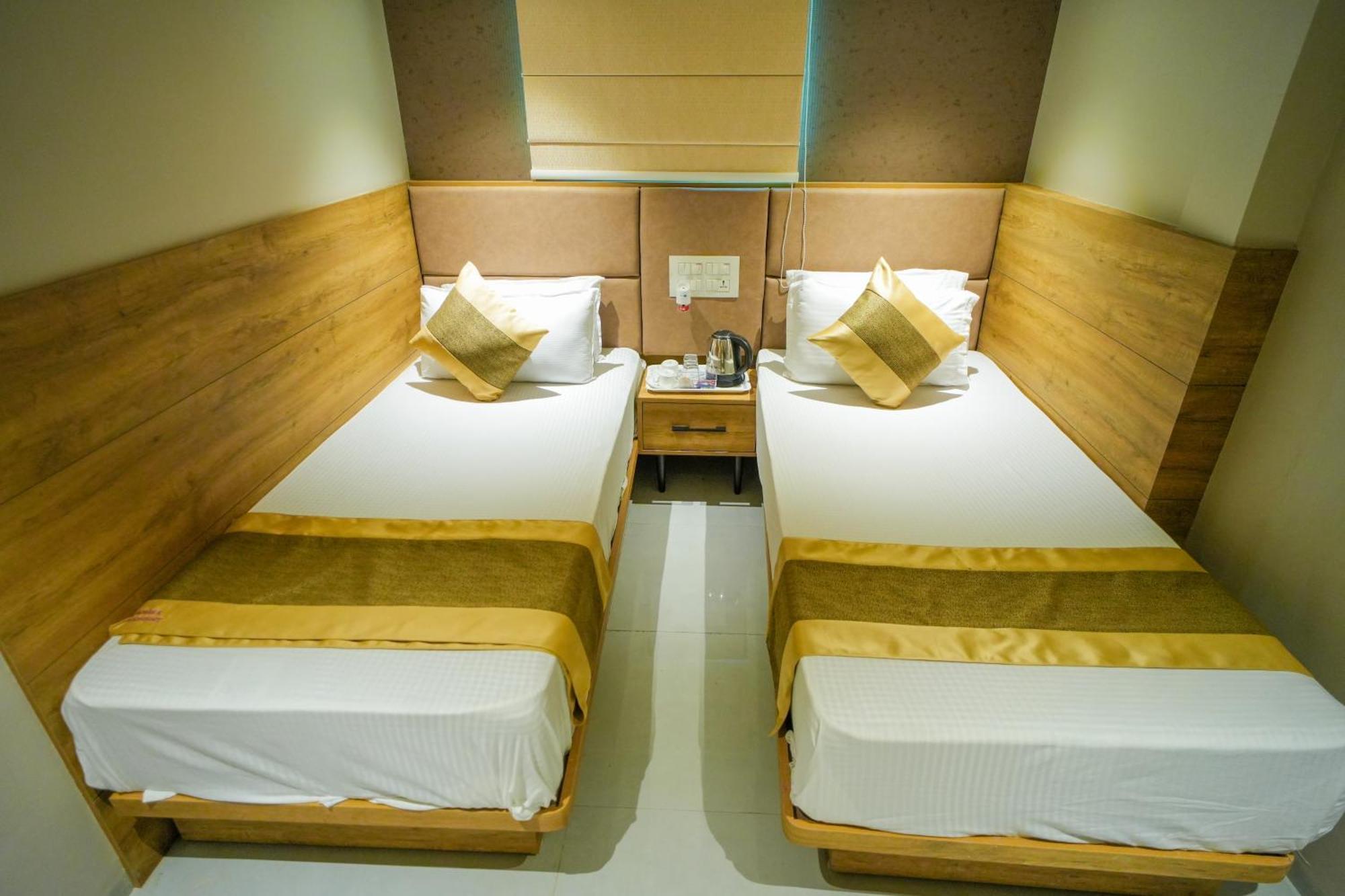 Hotel Skylink Hospitality Mahalaxmi Mumbai  Buitenkant foto