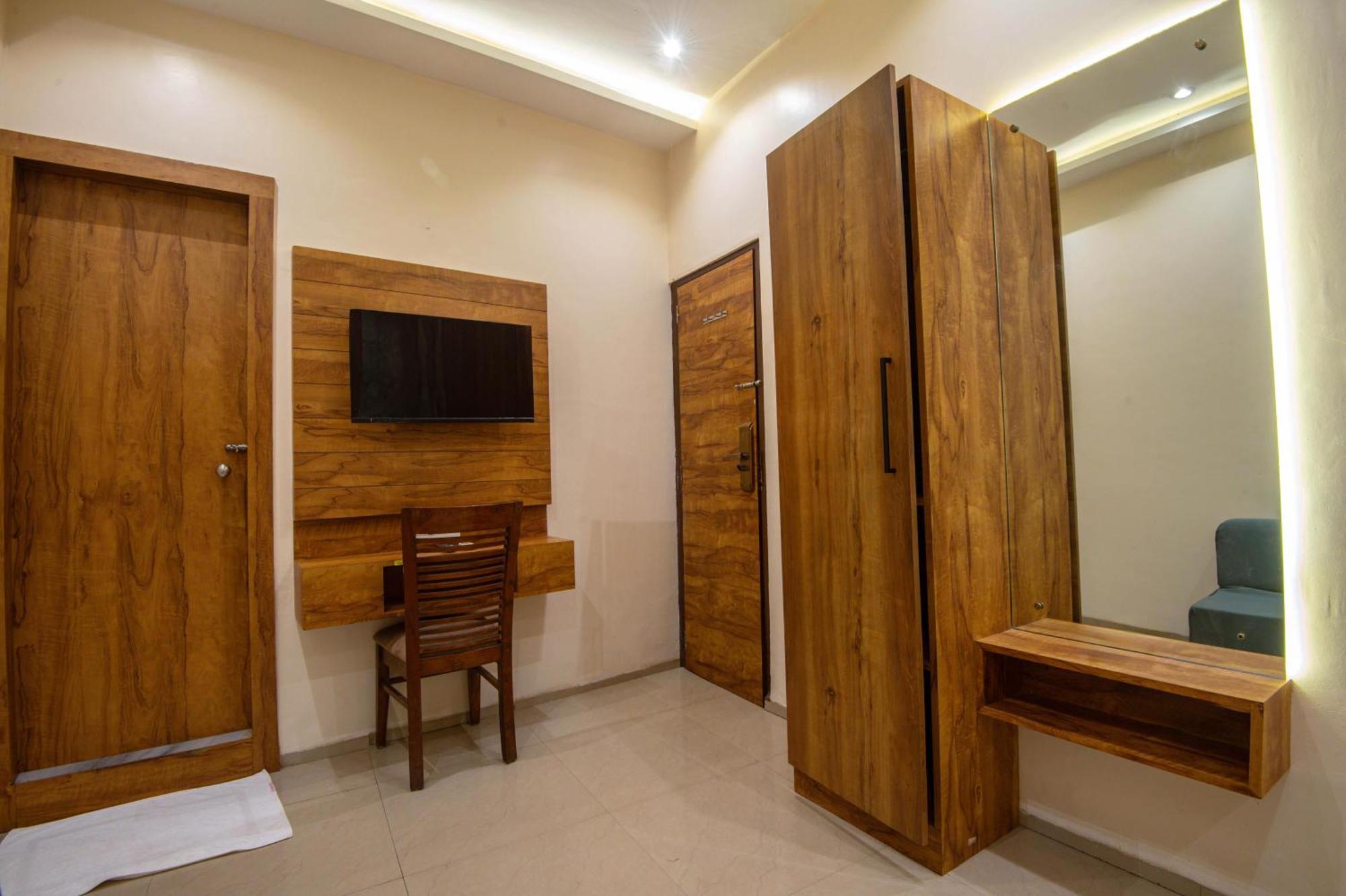 Hotel Skylink Hospitality Mahalaxmi Mumbai  Buitenkant foto
