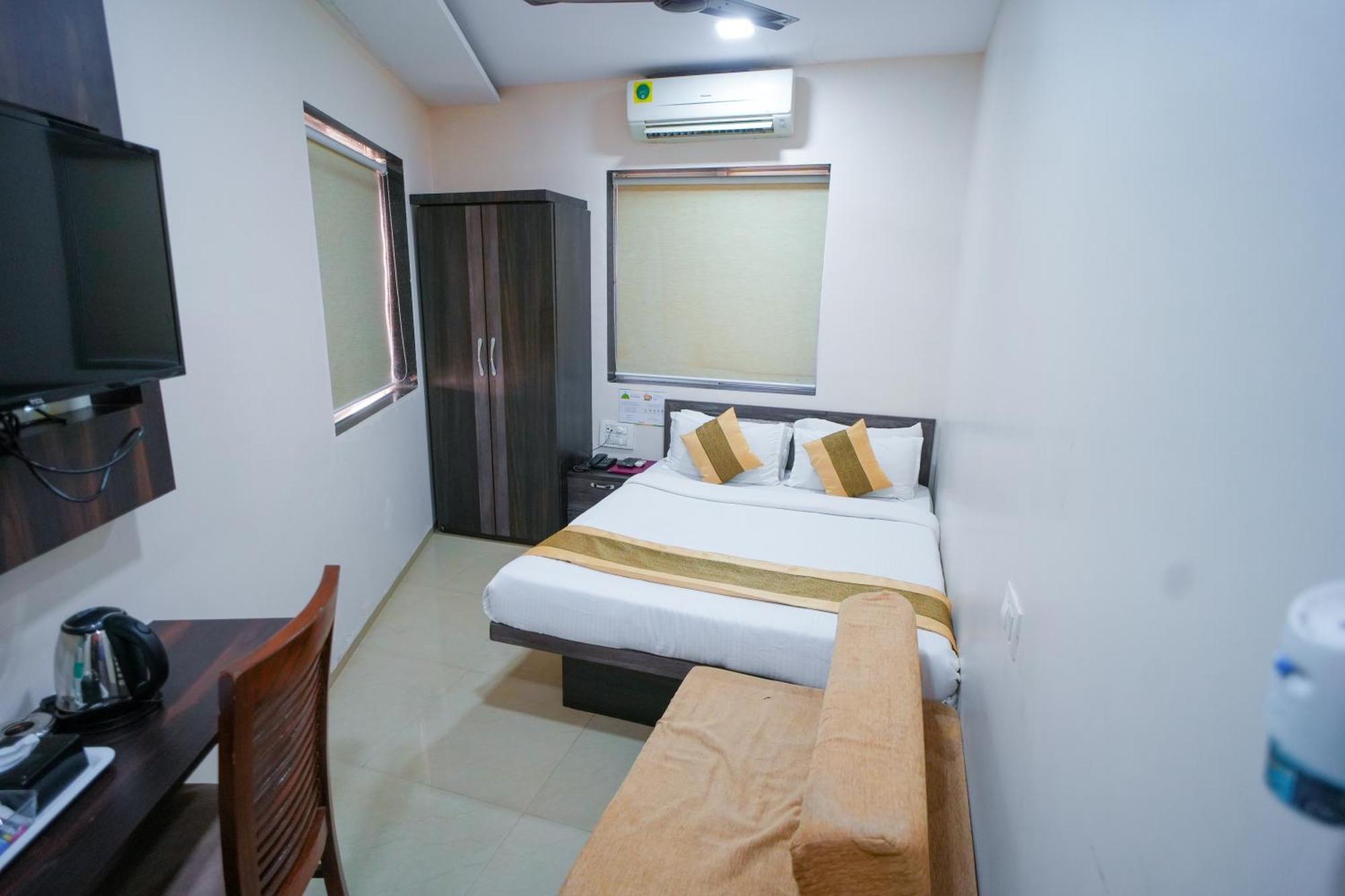 Hotel Skylink Hospitality Mahalaxmi Mumbai  Buitenkant foto