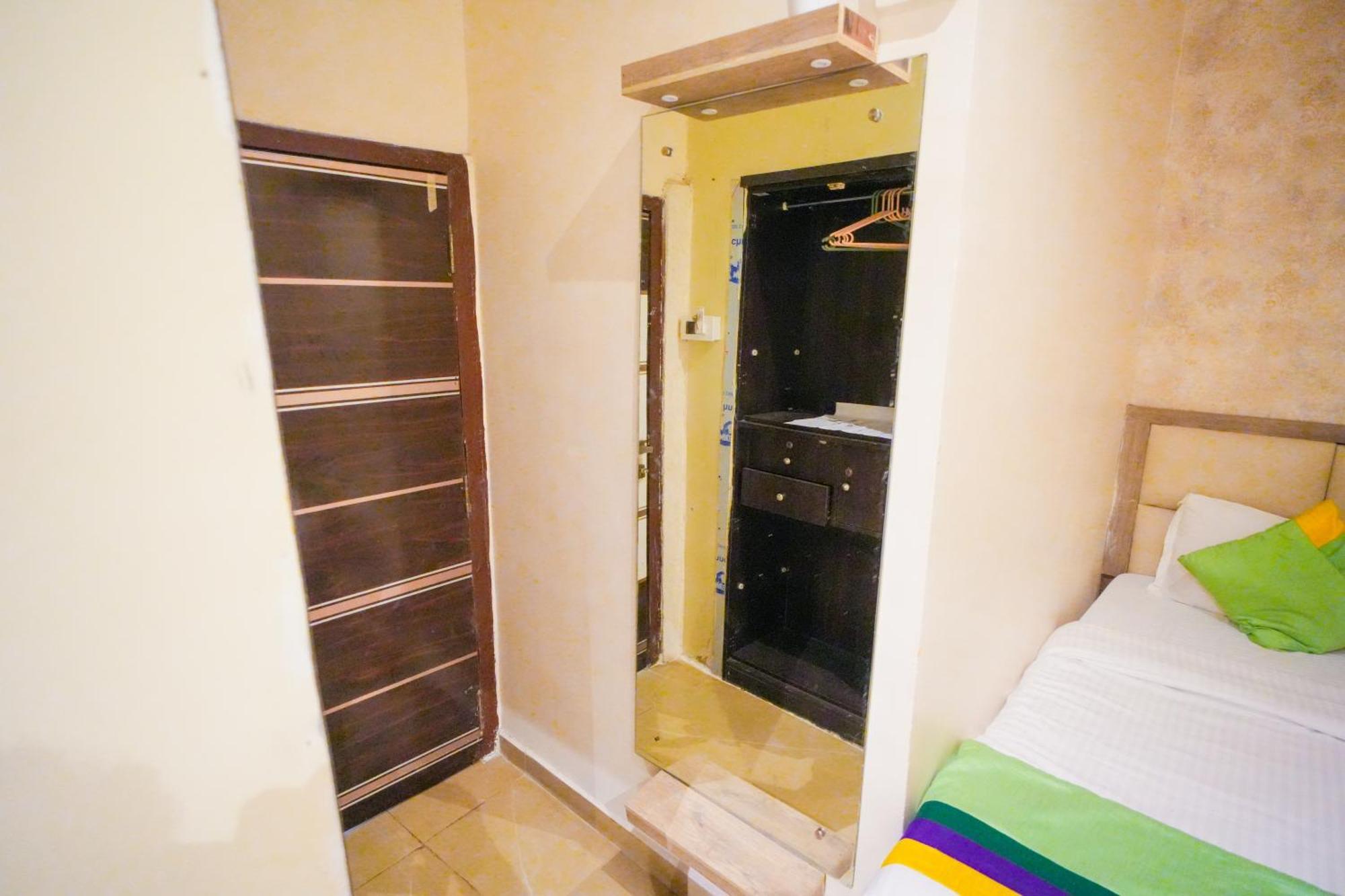 Hotel Skylink Hospitality Mahalaxmi Mumbai  Buitenkant foto