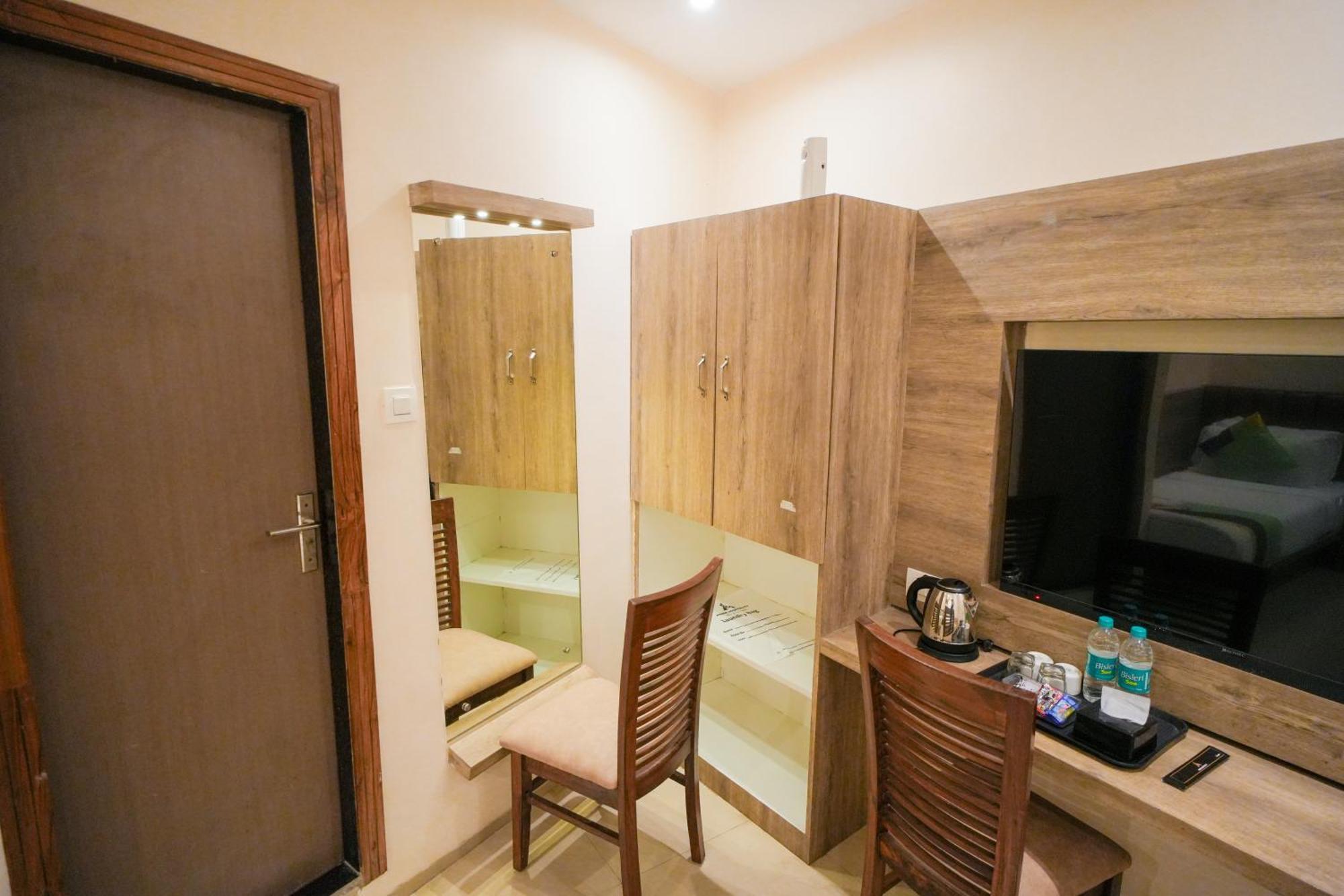 Hotel Skylink Hospitality Mahalaxmi Mumbai  Buitenkant foto
