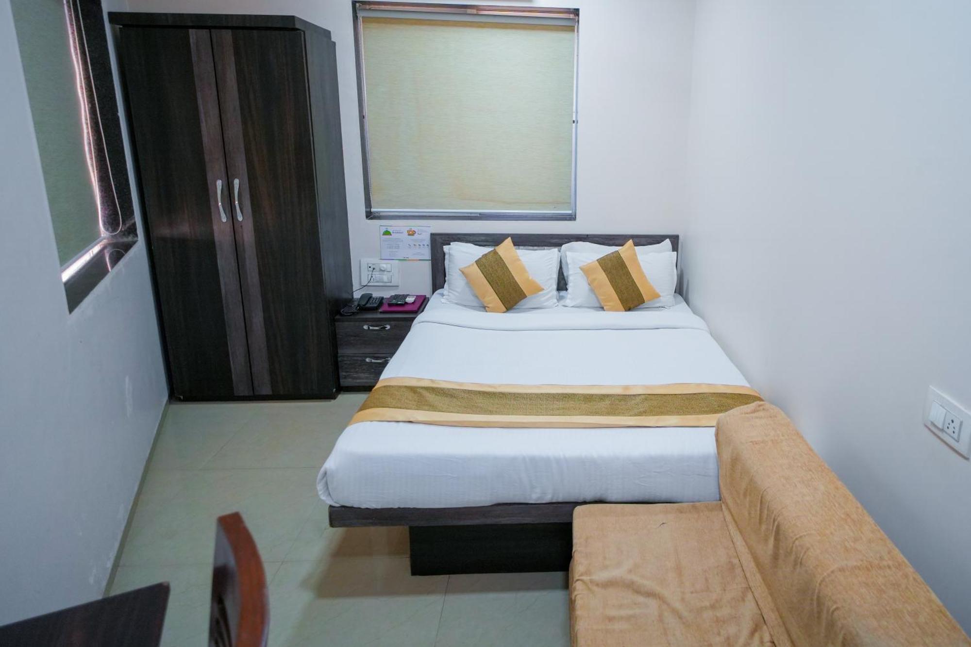 Hotel Skylink Hospitality Mahalaxmi Mumbai  Buitenkant foto