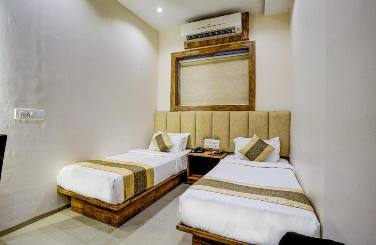 Hotel Skylink Hospitality Mahalaxmi Mumbai  Buitenkant foto